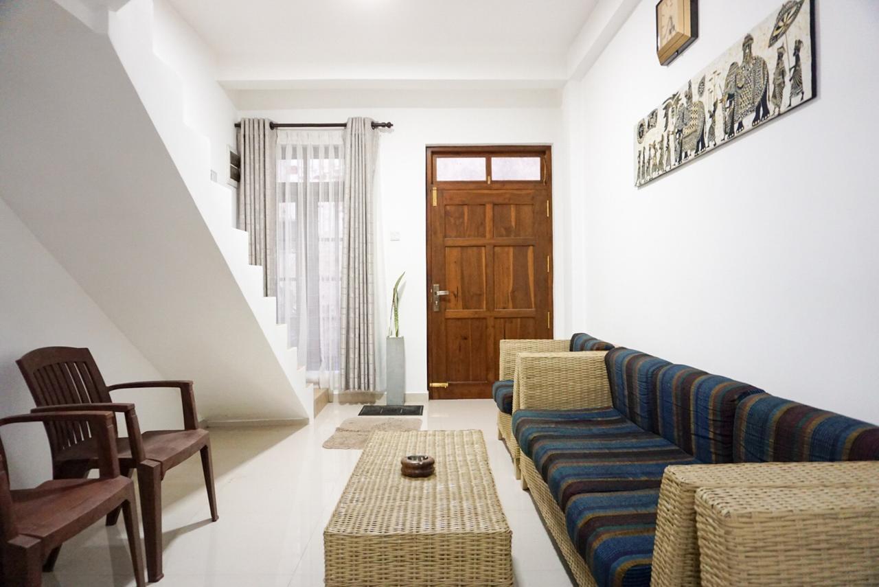 White Rose Hostel Канди Екстериор снимка
