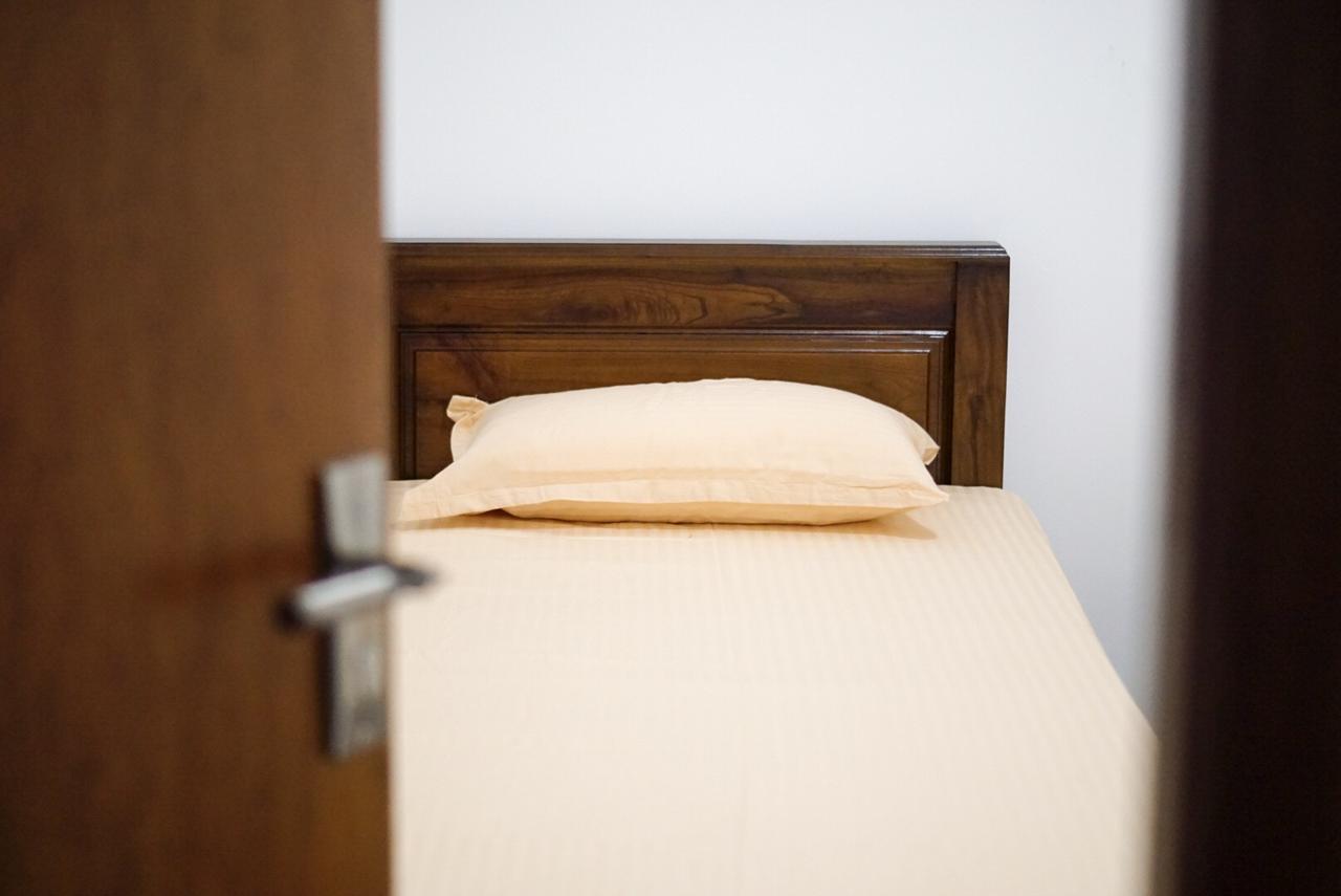 White Rose Hostel Канди Екстериор снимка