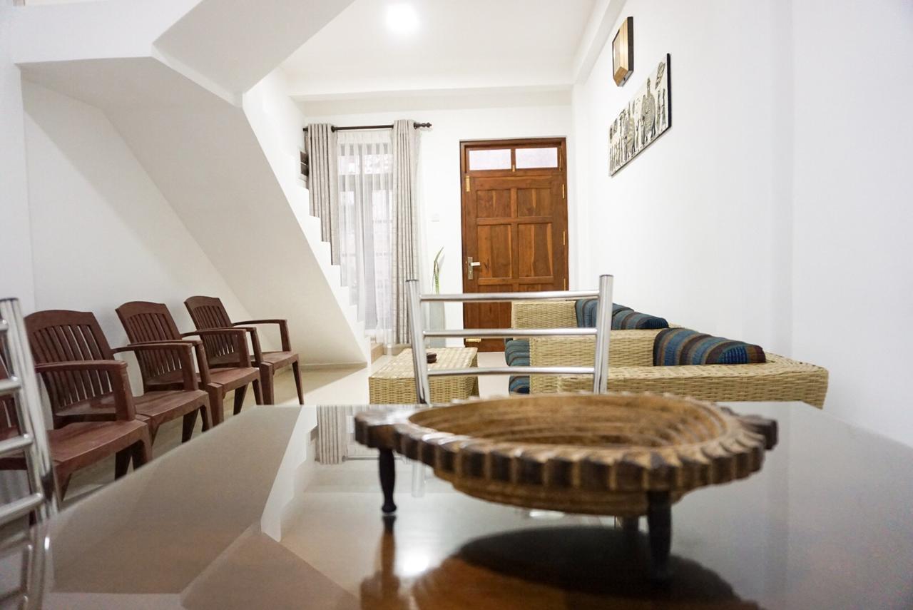 White Rose Hostel Канди Екстериор снимка