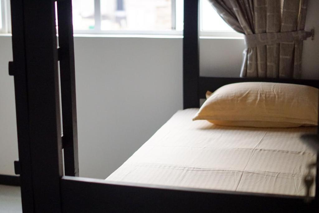 White Rose Hostel Канди Екстериор снимка